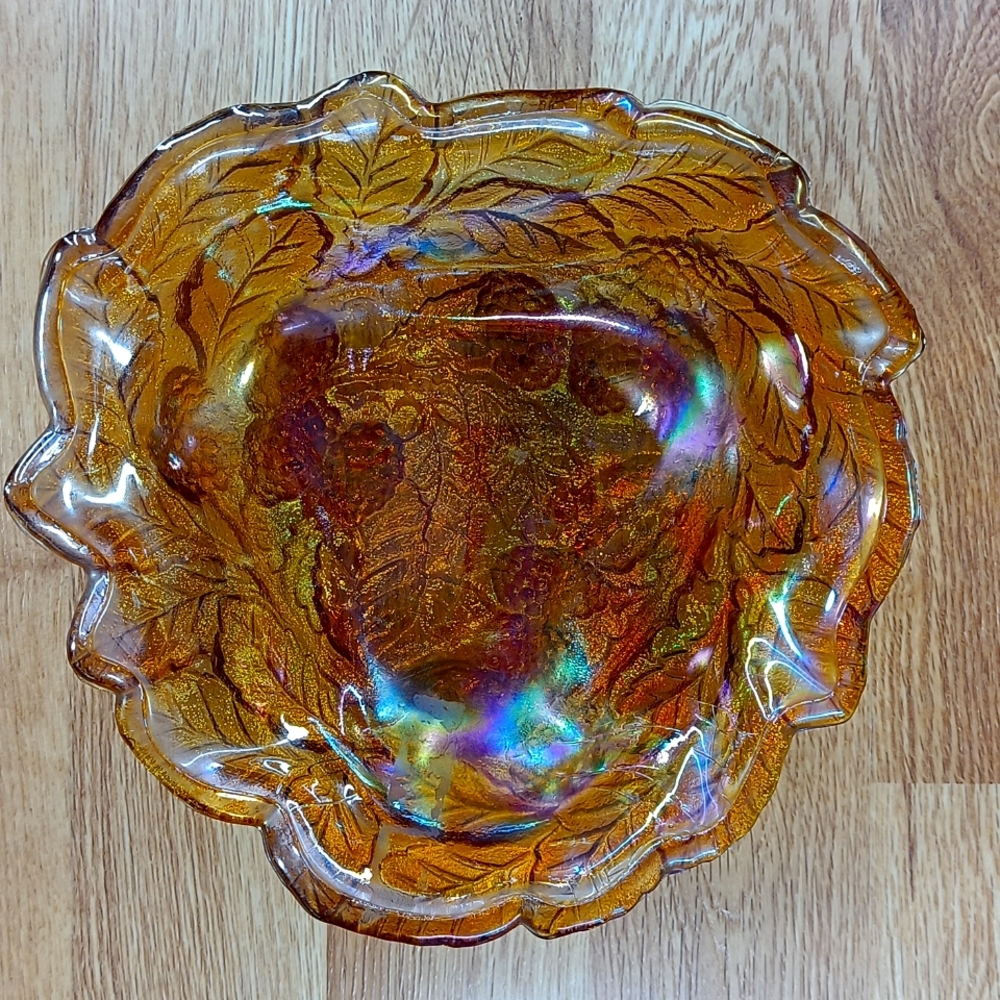 Vintage 50's iridescent carnival glass bowl 7"